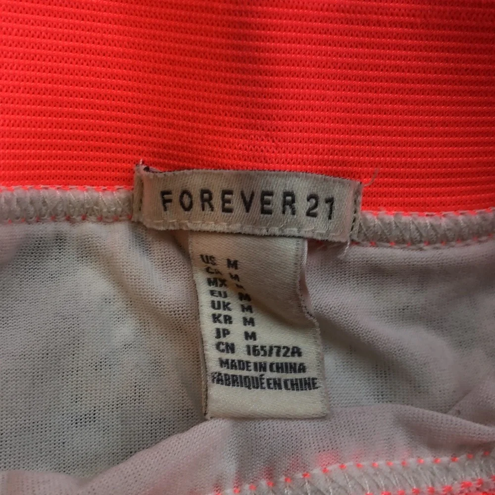 Pink and cream laced skirt - Picture 3 of 6